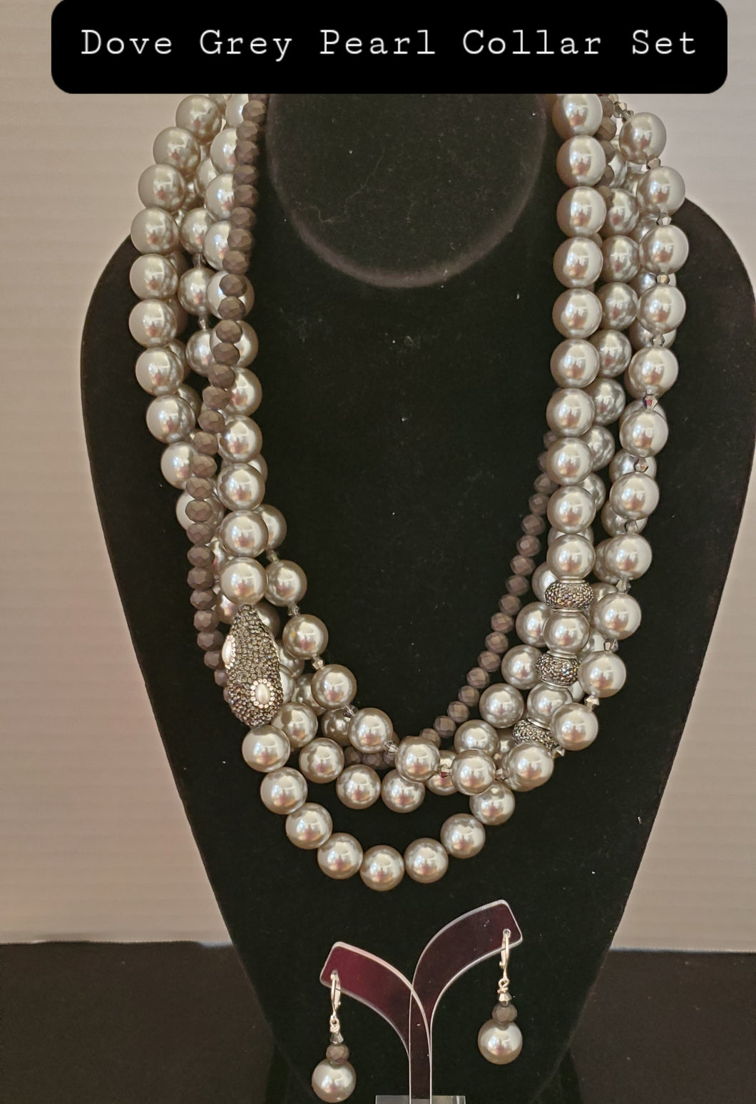 Grey Pearl Collar