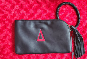 The Diva D wristlet clutch