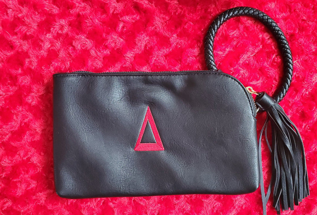 The Diva D wristlet clutch